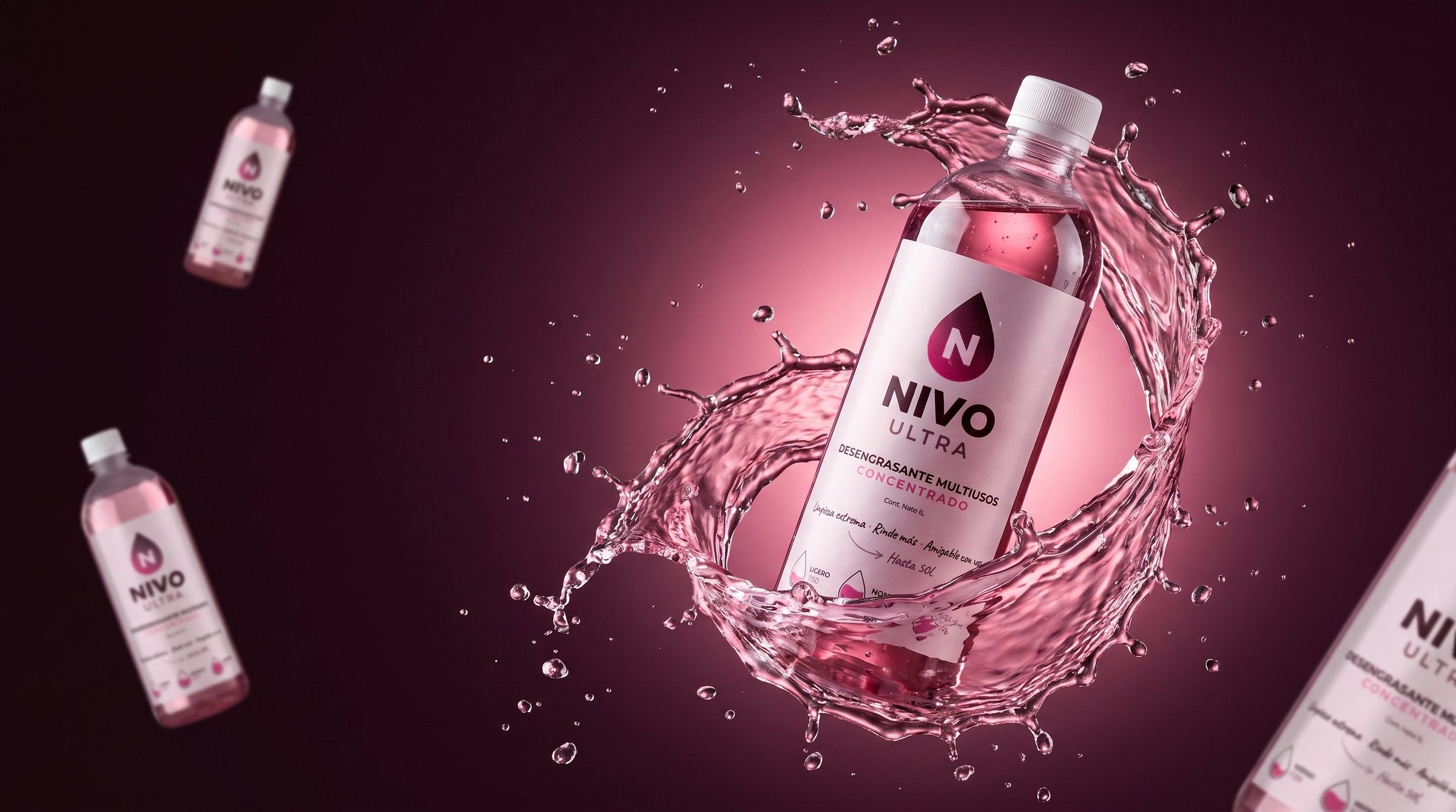 Cocina con pared rosa y botella NIVO